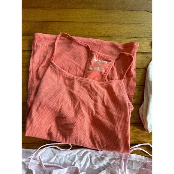 Women’s size Small & Medium tank top lot - Picture 5 of 9